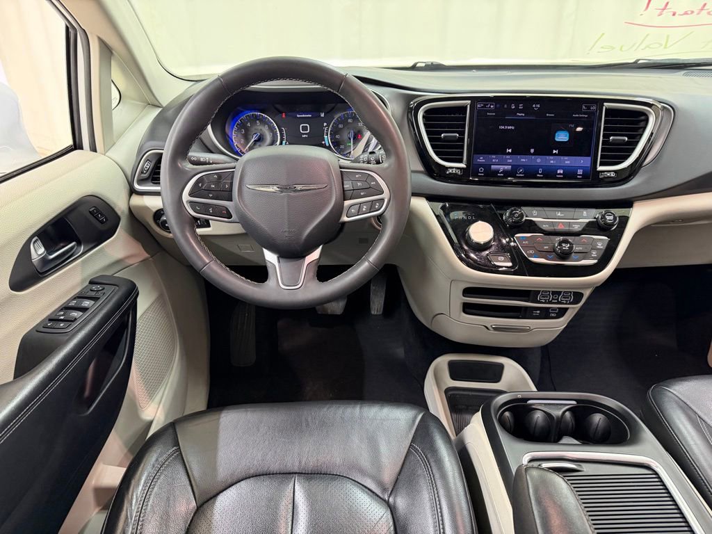 Used 2022 Chrysler Pacifica Touring-L FWD image 30