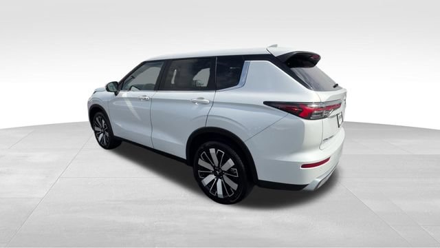Used 2025 Mitsubishi Outlander SE FWD image 4