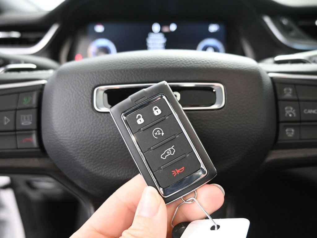 Used 2025 Jeep Grand Cherokee Limited w/ Luxury Tech Group II image 38