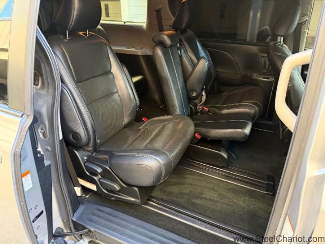 Used 2017 Toyota Sienna SE w/ Protection Package image 16