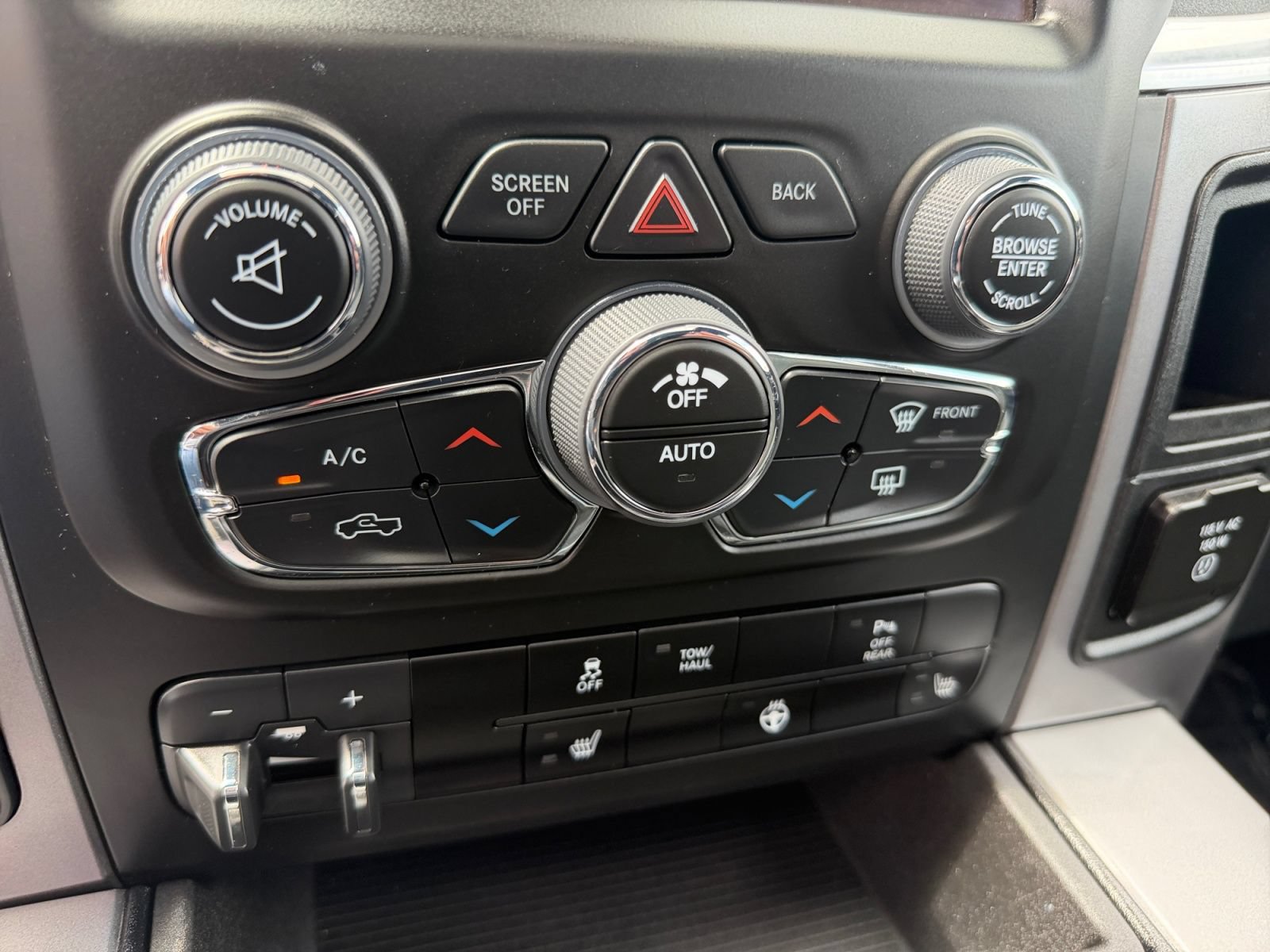 Used 2023 RAM 1500 Warlock AWD/4WD image 25