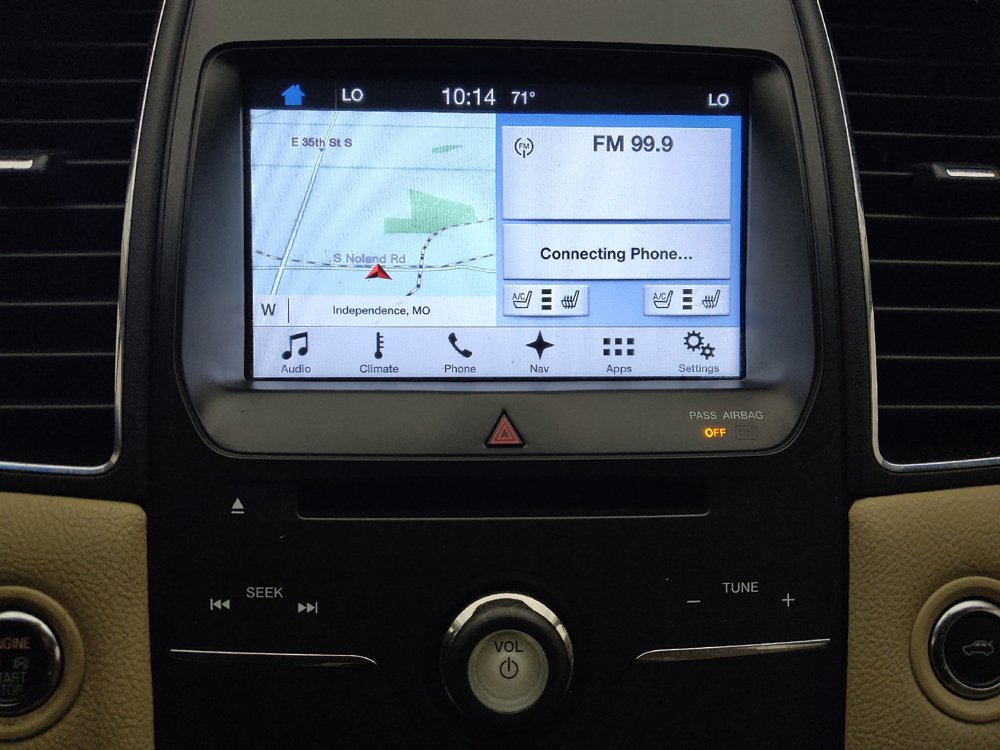 Used 2016 Ford Taurus Limited FWD image 25