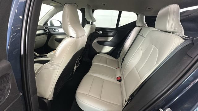 Used 2021 Volvo XC40 T4 Momentum FWD image 26