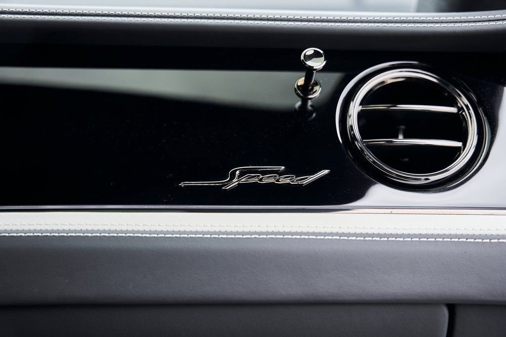 Used 2025 Bentley Flying Spur Plug-In Hybrid image 43