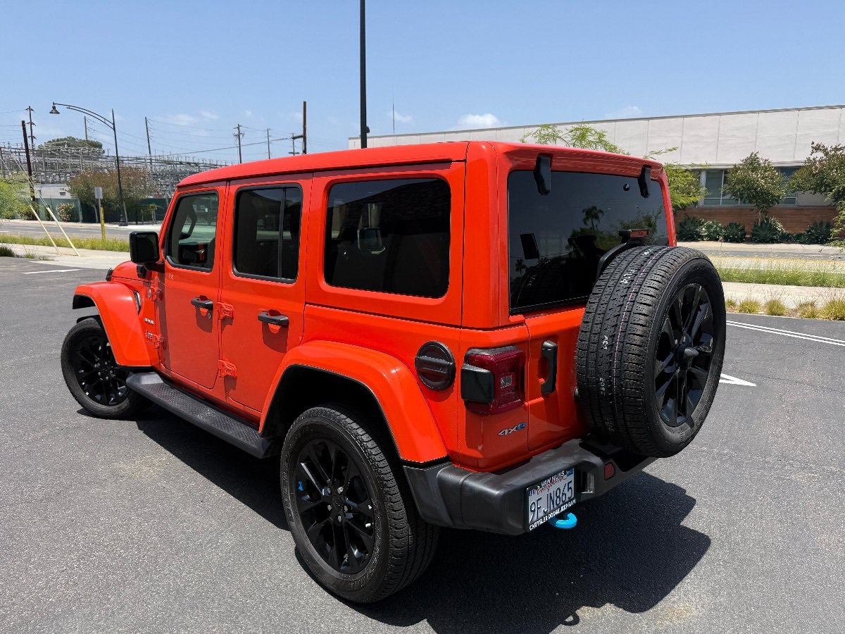 Used 2023 Jeep Wrangler Unlimited Sahara AWD/4WD image 7