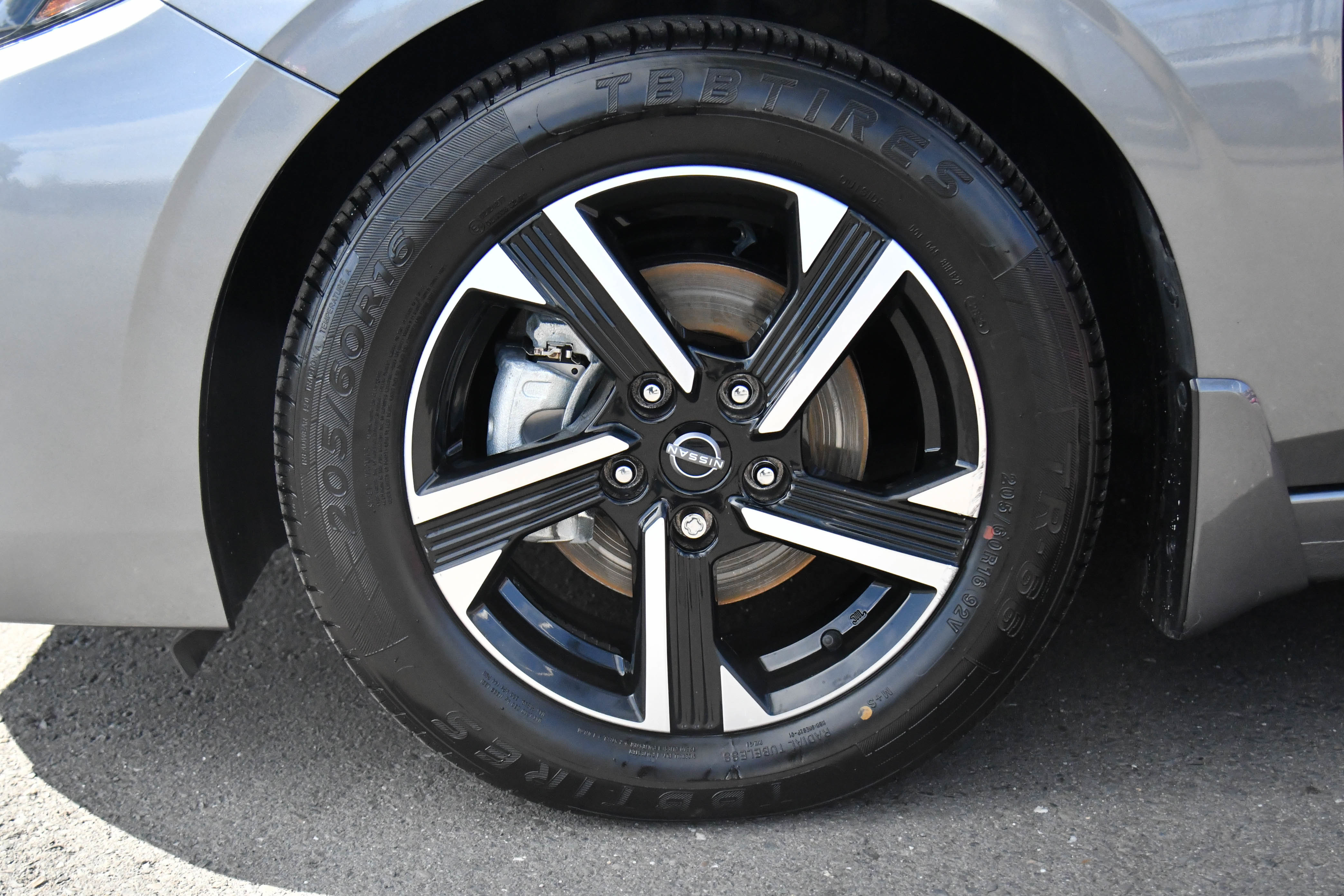 Used 2024 Nissan Sentra SV FWD image 12