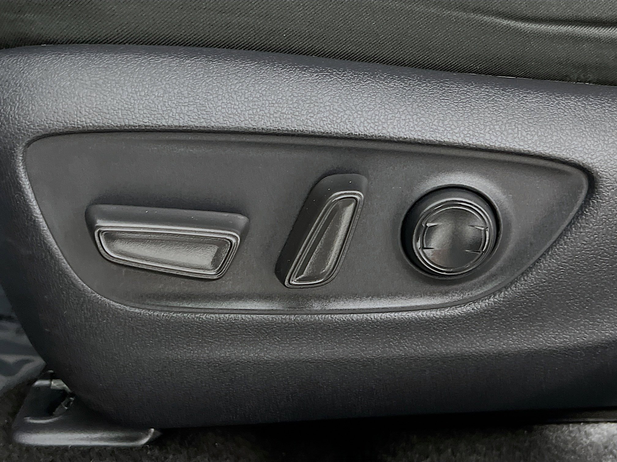 Used 2025 Toyota RAV4 XLE image 16