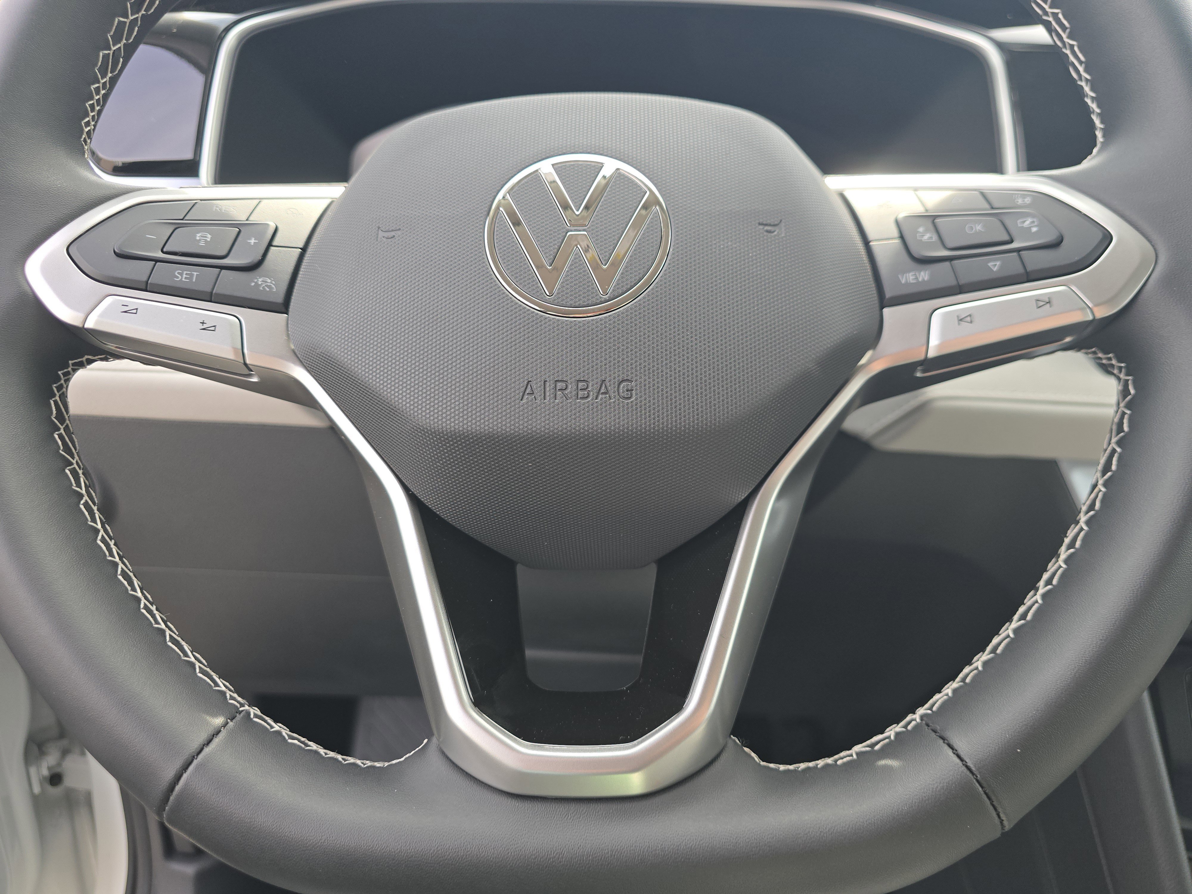 New 2026 Volkswagen Taos SE image 20