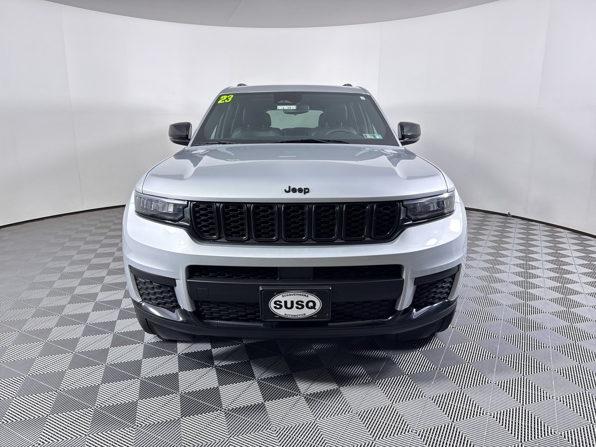 Used 2023 Jeep Grand Cherokee L Laredo AWD/4WD image 2