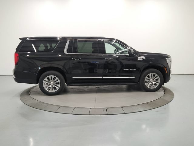 Used 2025 GMC Yukon XL Denali AWD/4WD image 9
