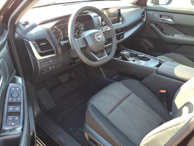 Used 2025 Nissan Rogue SV FWD image 16