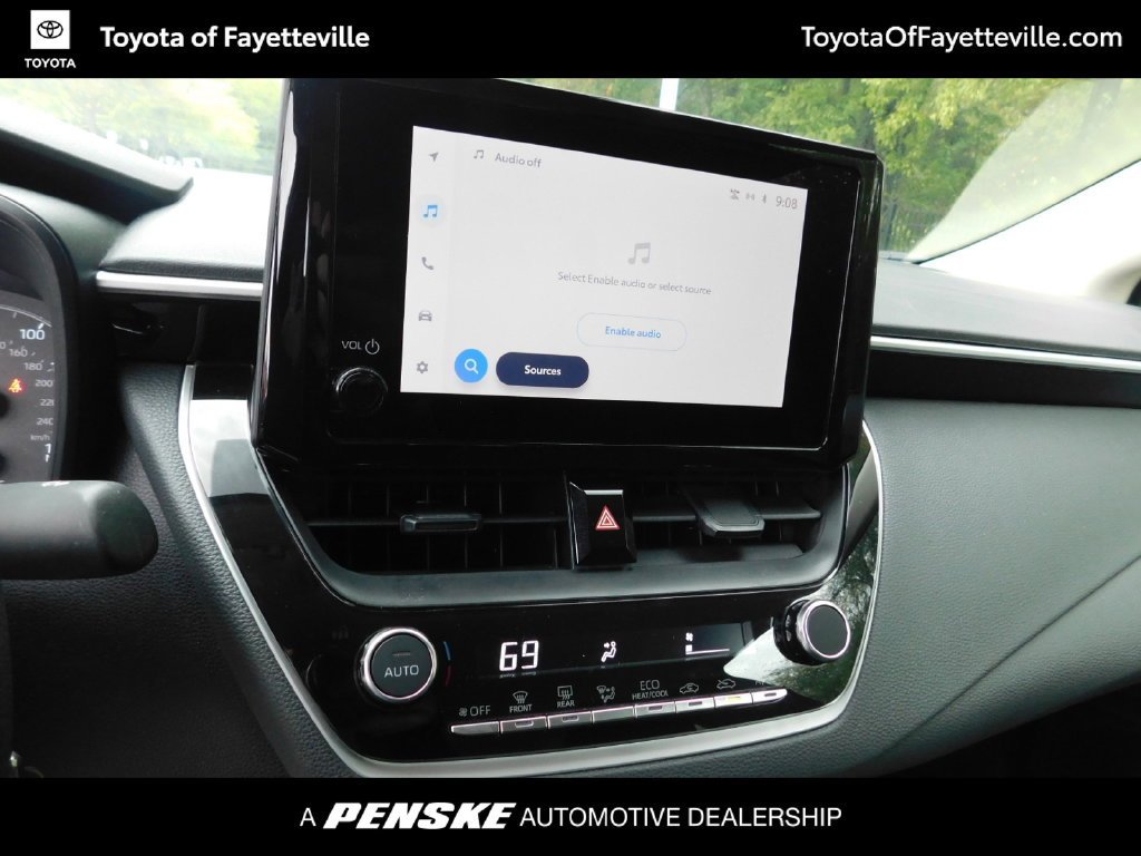 Used 2025 Toyota Corolla LE FWD image 4