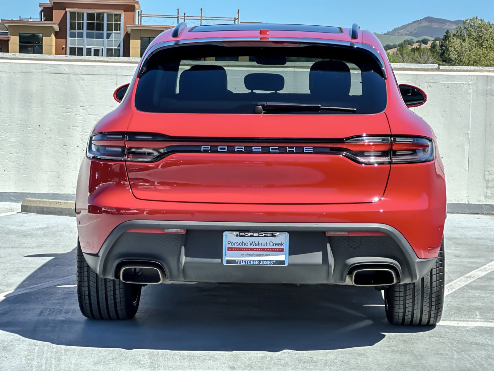 Certified 2025 Porsche Macan image 7