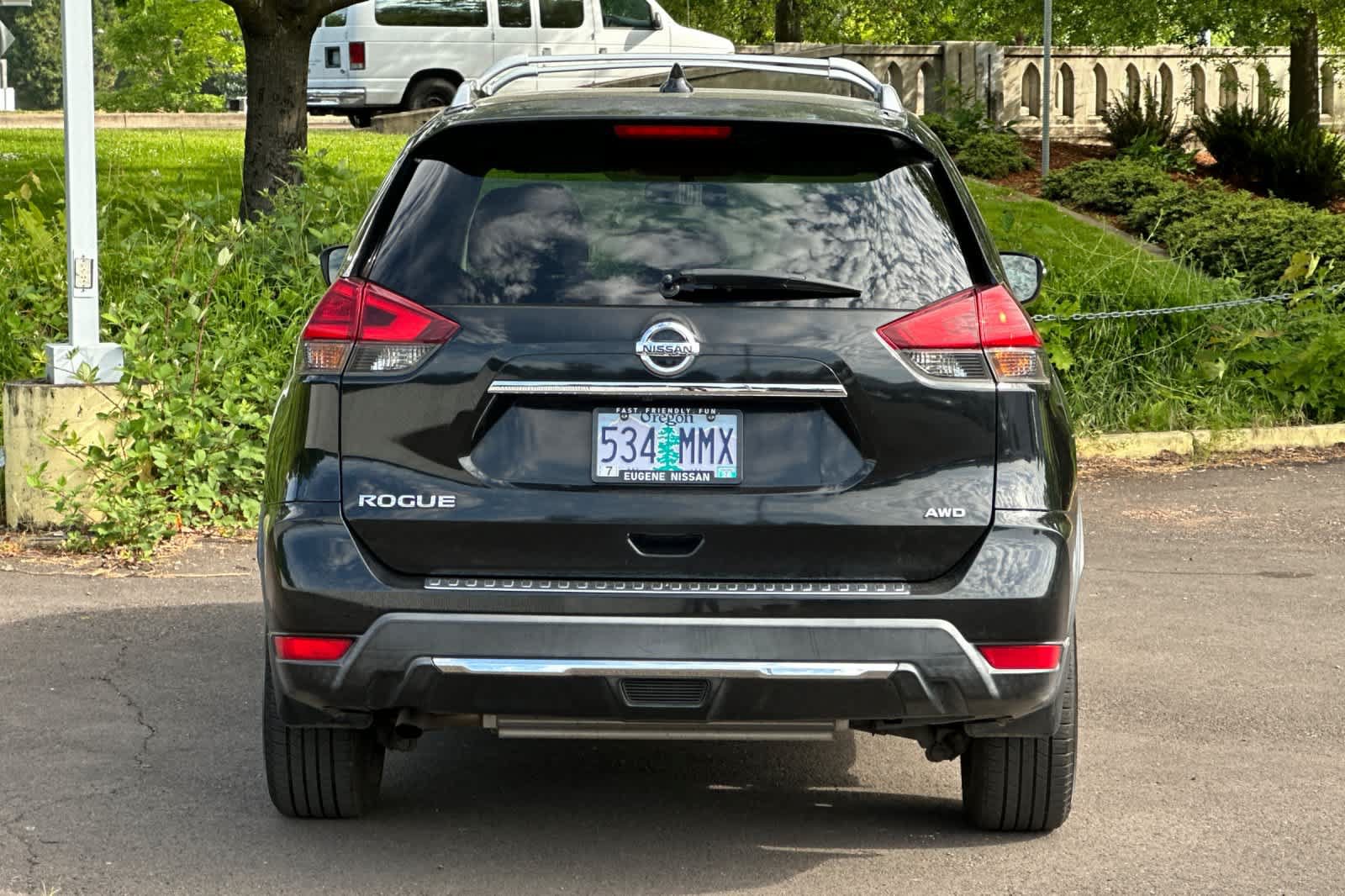 Used 2017 Nissan Rogue S w/ Appearance Package AWD/4WD image 7
