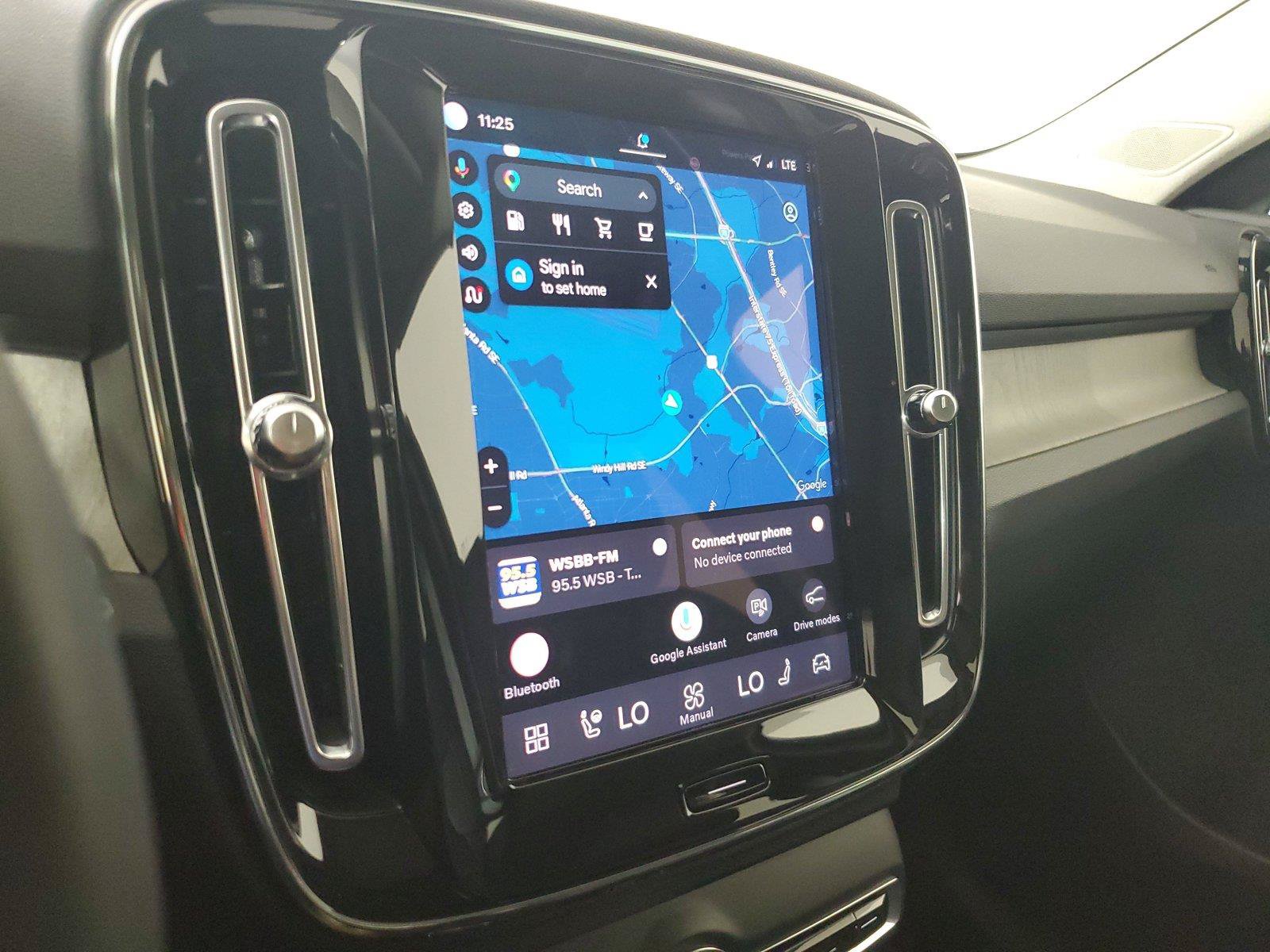 Certified 2023 Volvo XC40 B5 Plus w/ Protection Package Premier AWD/4WD image 29