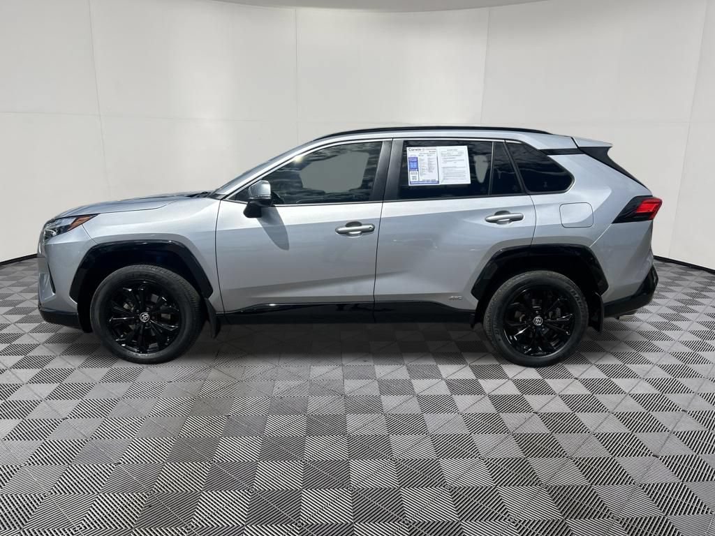 Used 2023 Toyota RAV4 SE AWD/4WD image 4