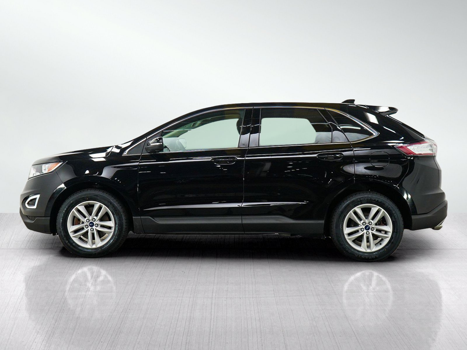 Used 2018 Ford Edge SEL w/ Class II Trailer Tow Package AWD/4WD image 2