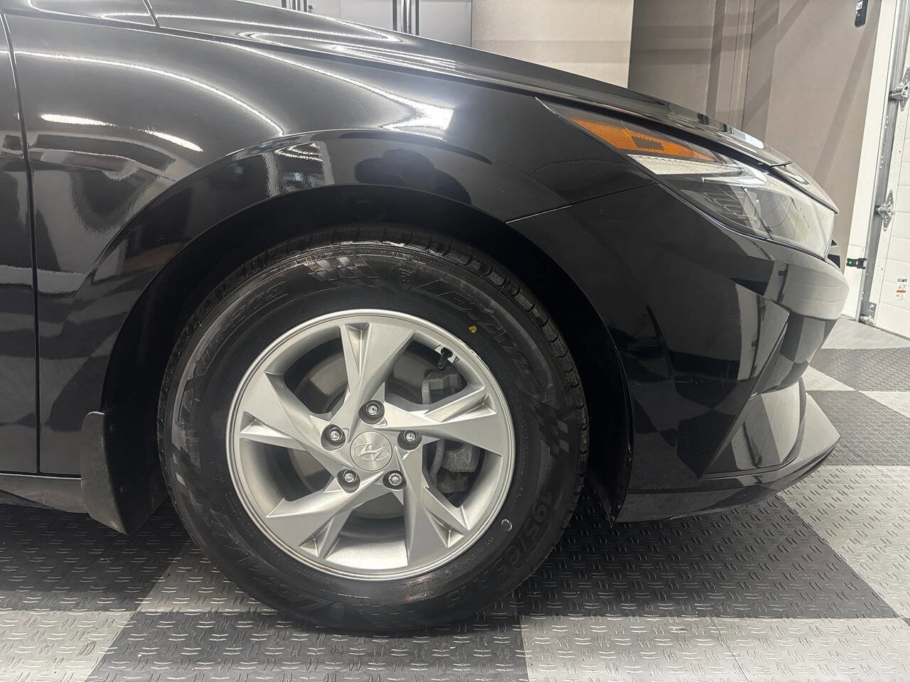 Used 2023 Hyundai Elantra SE FWD image 13