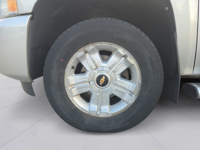Used 2010 Chevrolet Silverado 1500 LT w/ Power Pack Plus AWD/4WD image 9