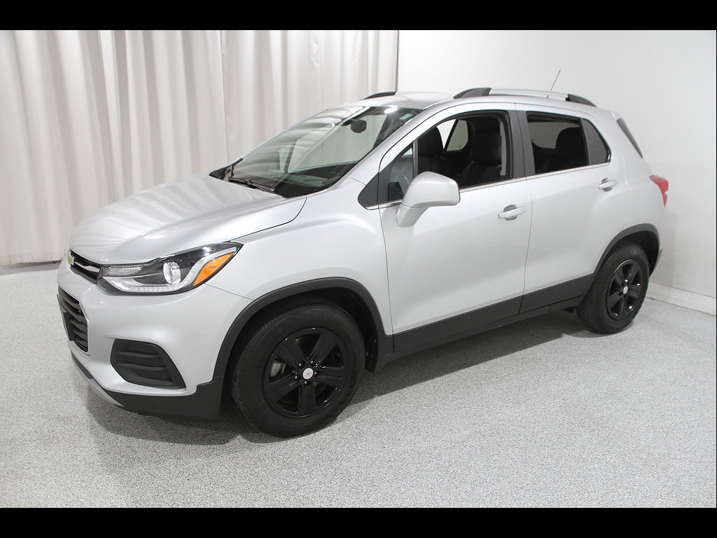 Used 2018 Chevrolet Trax LT w/ LT Convenience Package FWD image 3