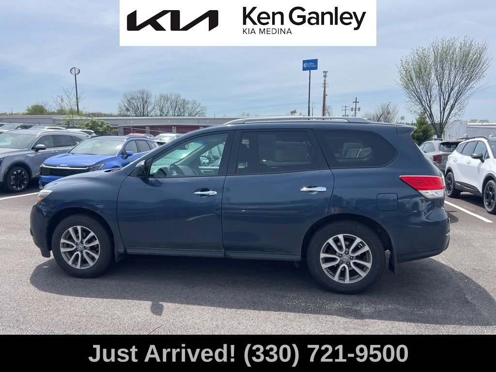 Used 2016 Nissan Pathfinder SV w/ Cargo Package AWD/4WD image 8