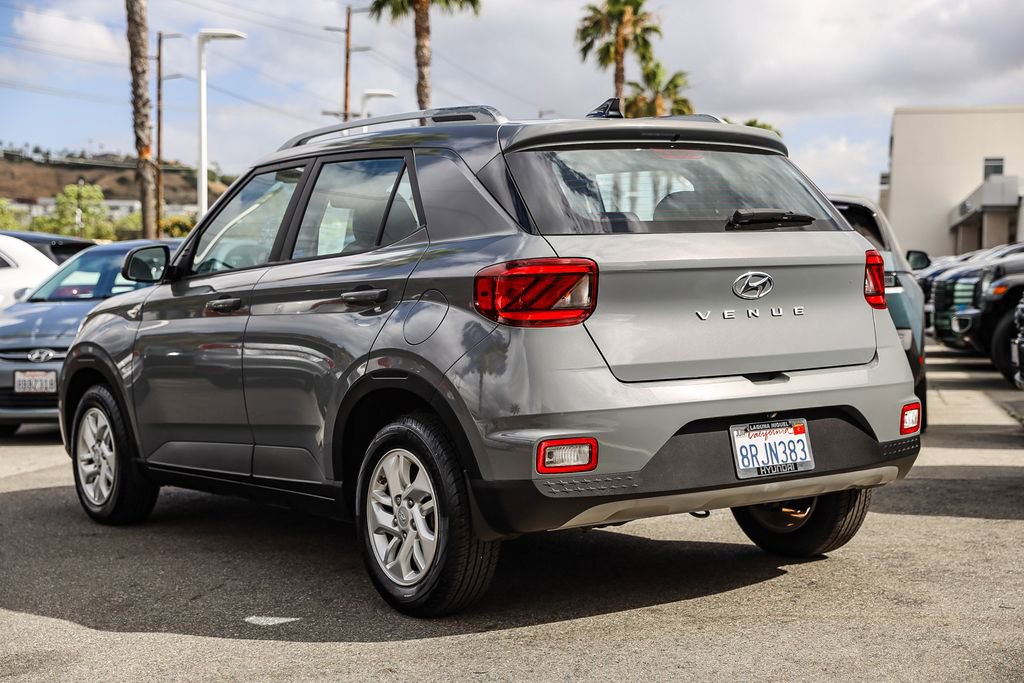 Used 2020 Hyundai Venue SEL FWD image 4