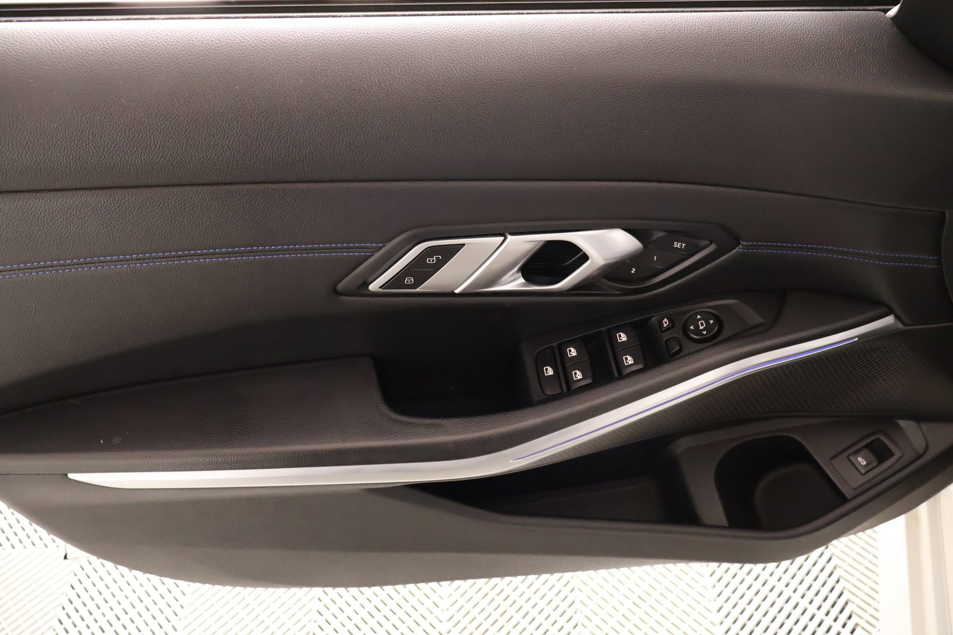 Used 2021 BMW 330i Sedan w/ M Sport Package image 17