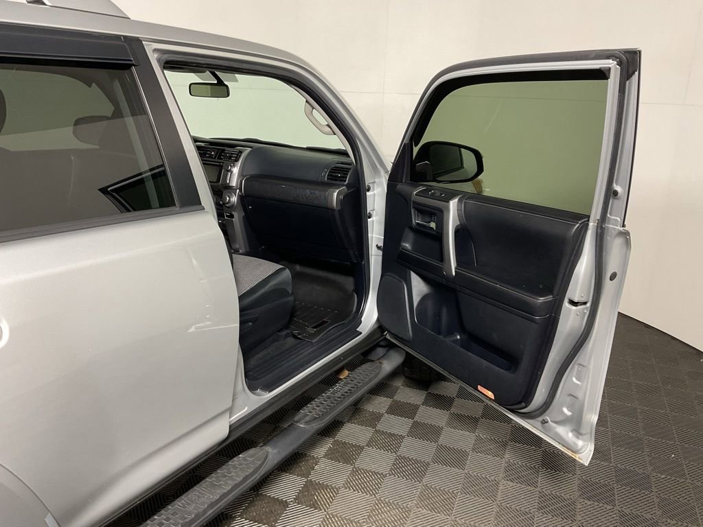 Used 2015 Toyota 4Runner SR5 image 27