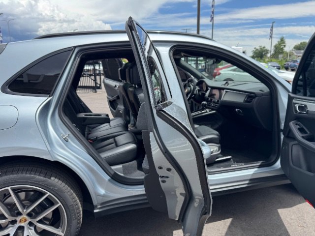 Used 2024 Porsche Macan Turbo AWD/4WD image 10