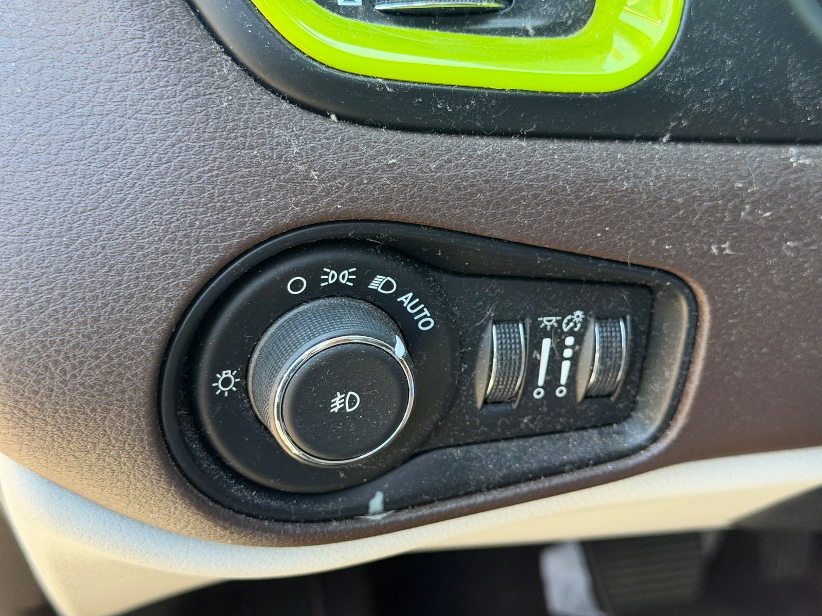 Used 2017 Jeep Renegade Latitude FWD image 8