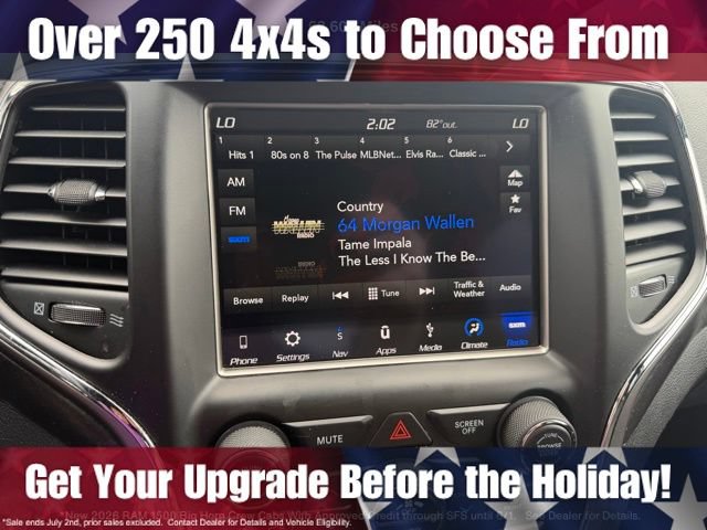 Used 2018 Jeep Grand Cherokee Laredo AWD/4WD image 23