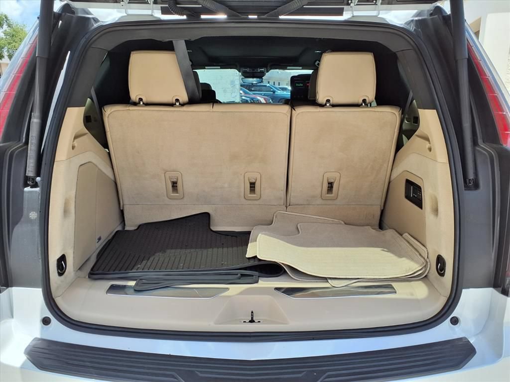 Used 2024 Cadillac Escalade Premium Luxury AWD/4WD image 18