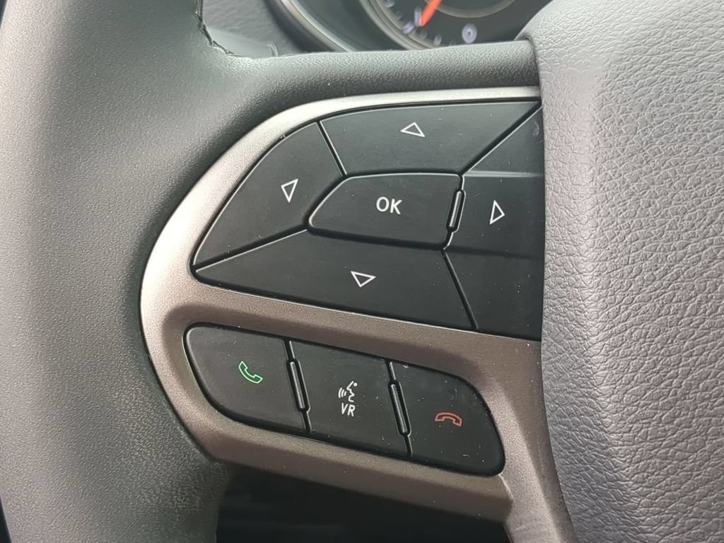 Used 2020 Jeep Cherokee Latitude Plus AWD/4WD image 19