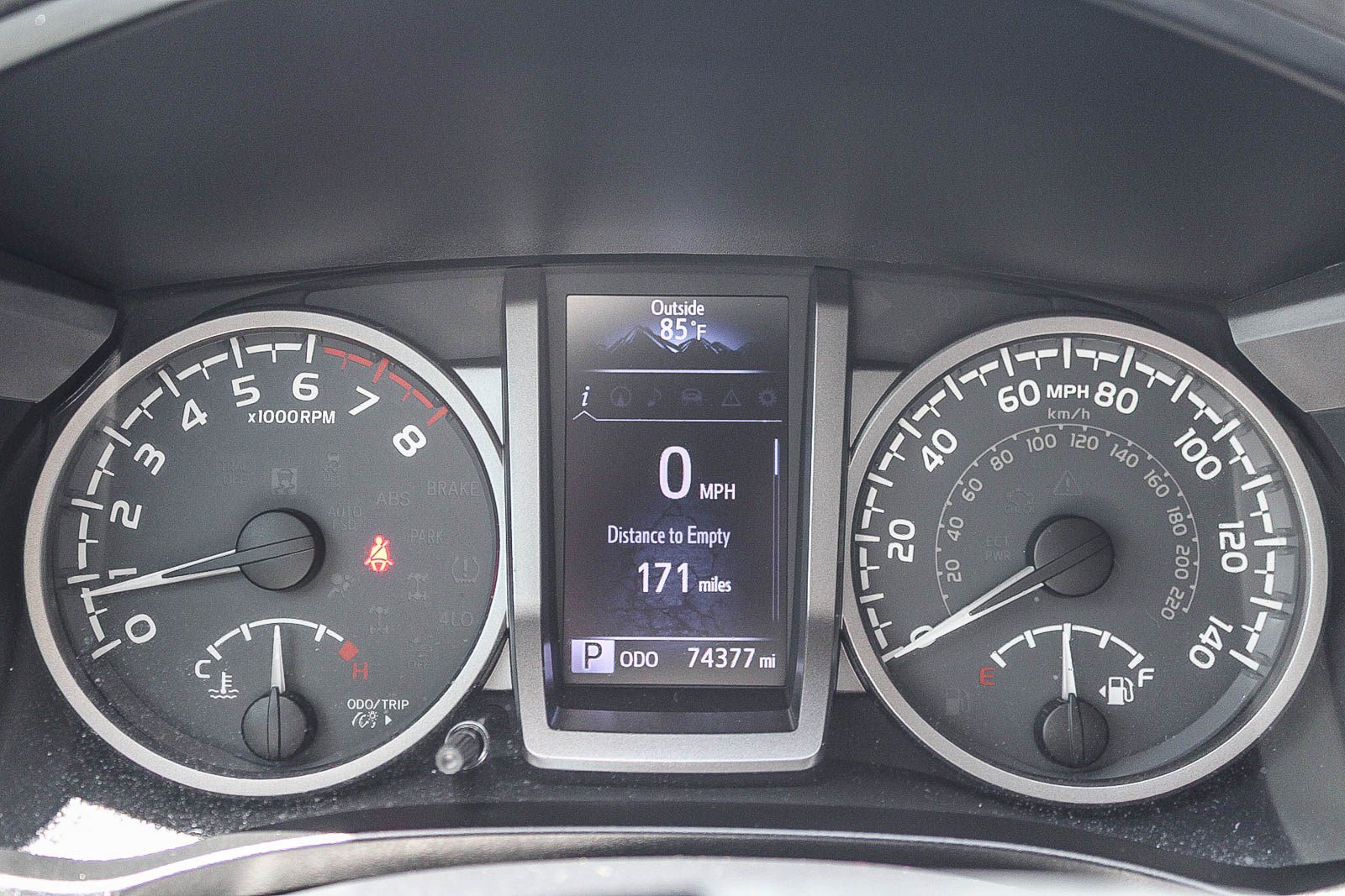 Used 2018 Toyota Tacoma SR5 RWD image 25