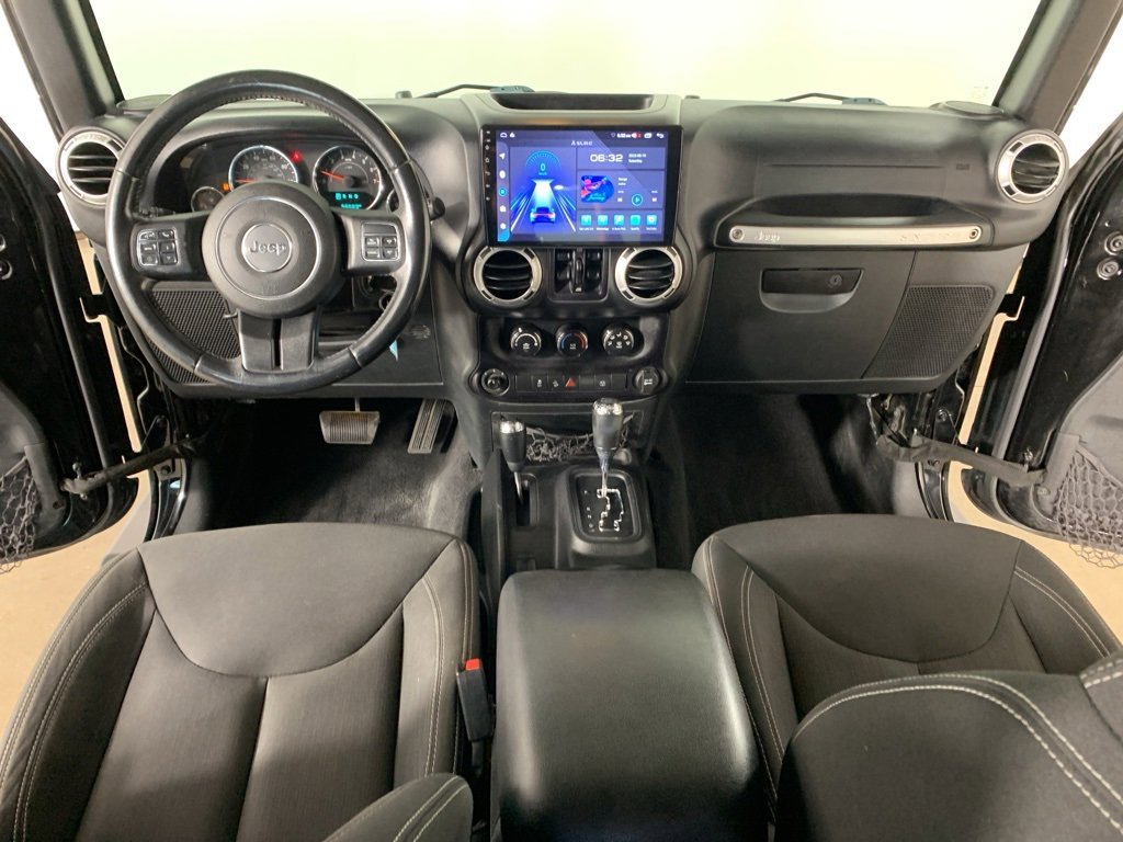 Used 2016 Jeep Wrangler Unlimited Sahara w/ Connectivity Group image 31