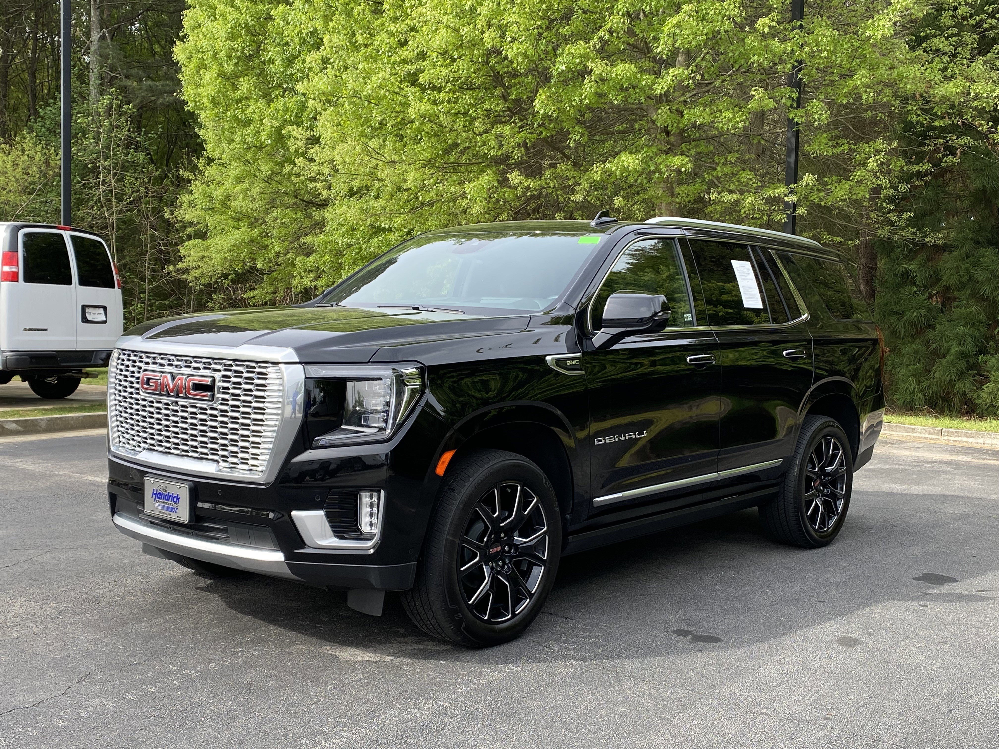 Used 2023 GMC Yukon Denali w/ Denali Reserve Package image 5