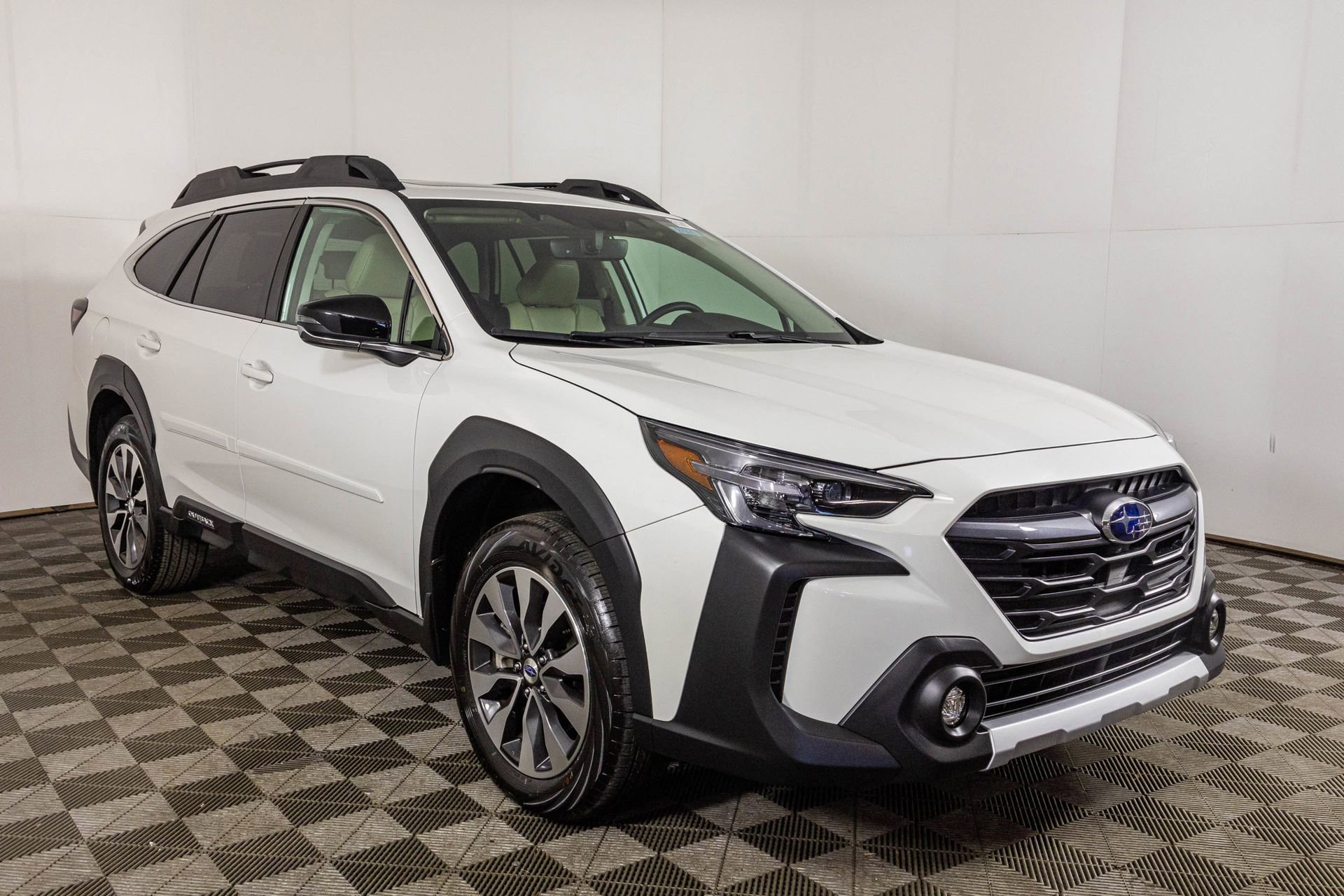 Used 2025 Subaru Outback Limited image 13