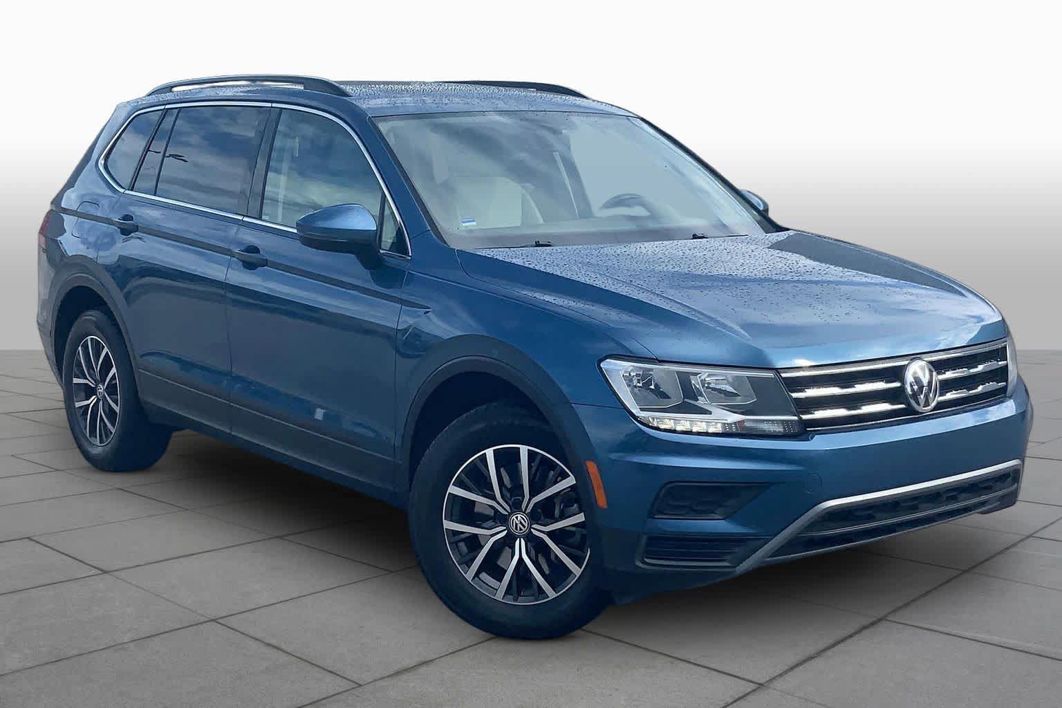 Used 2019 Volkswagen Tiguan SE w/ Panoramic Sunroof Package FWD image 3