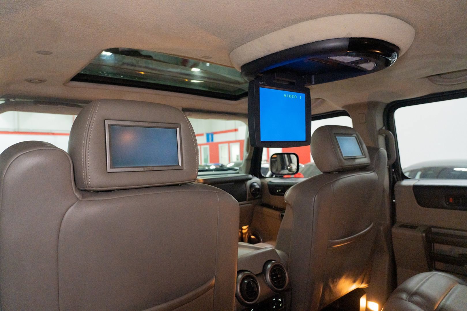 Used 2003 HUMMER H2 w/ Preferred Equipment Group image 29