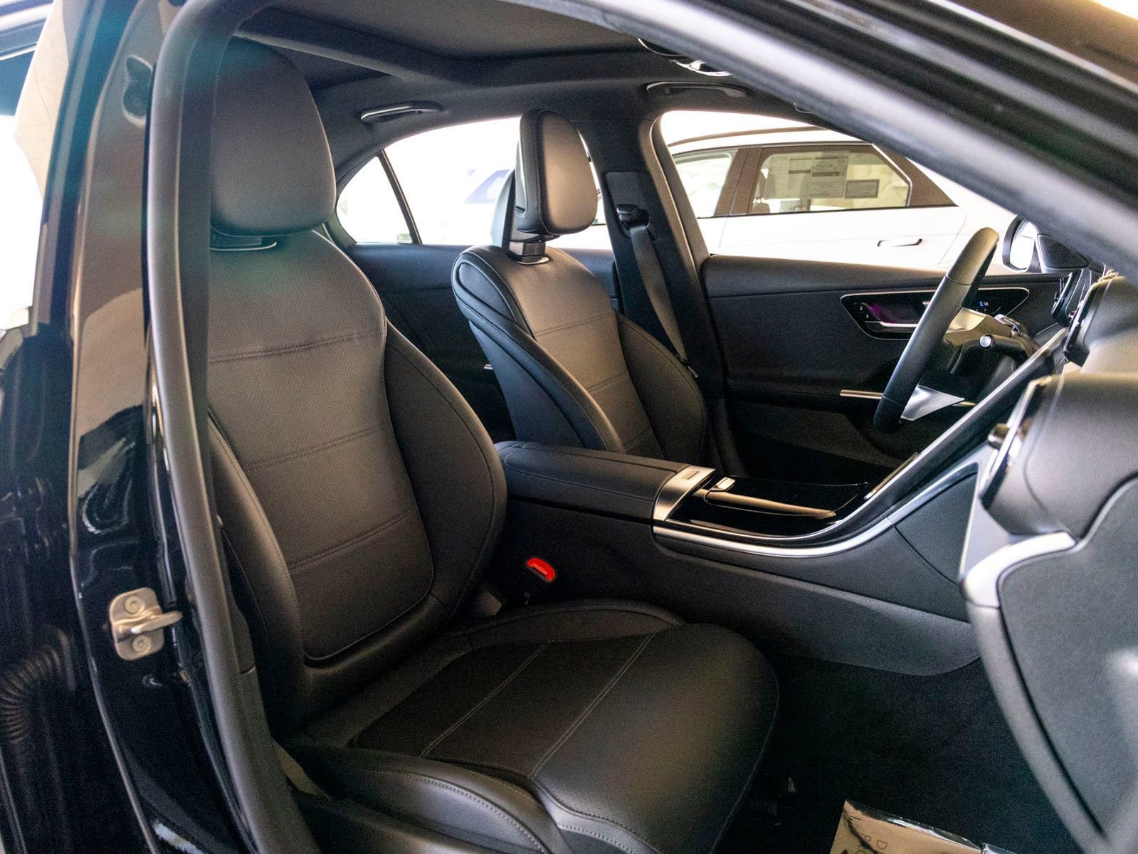 Used 2025 Mercedes-Benz C 300 Sedan image 23