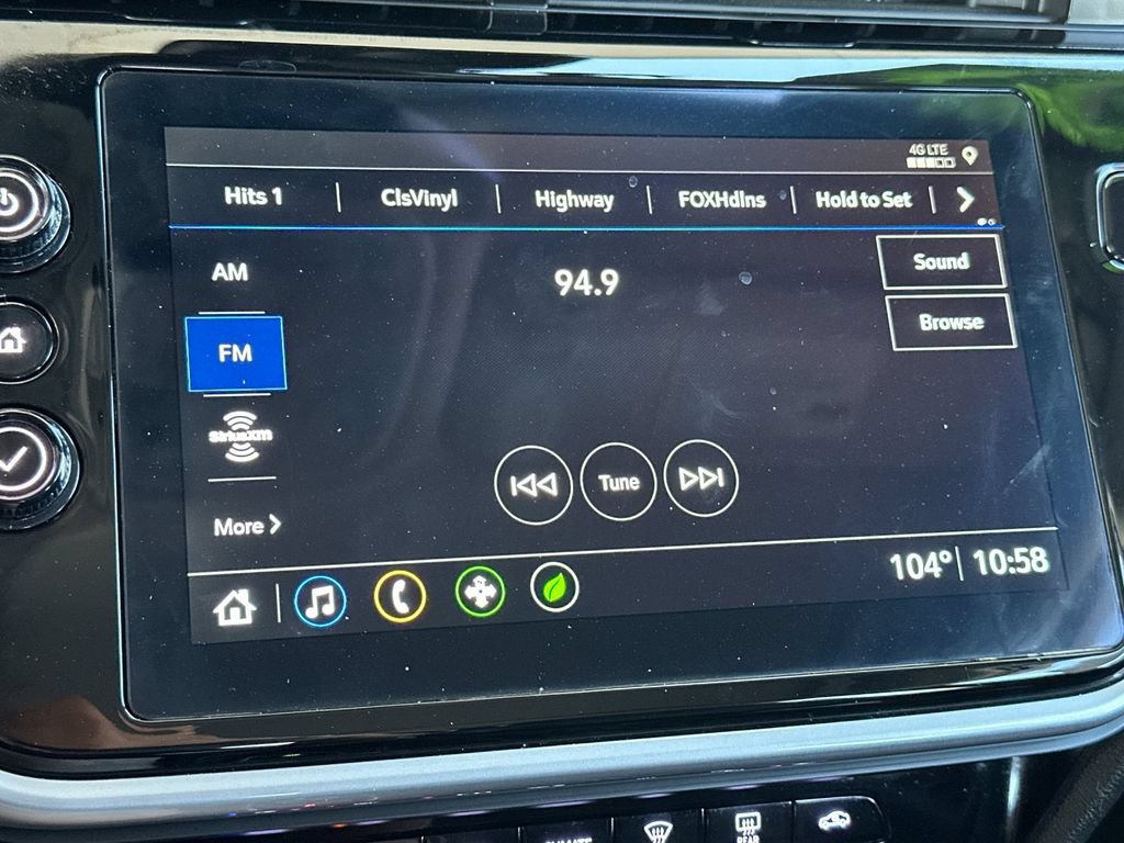 Used 2023 Chevrolet Bolt EUV LT w/ Convenience Package FWD image 17