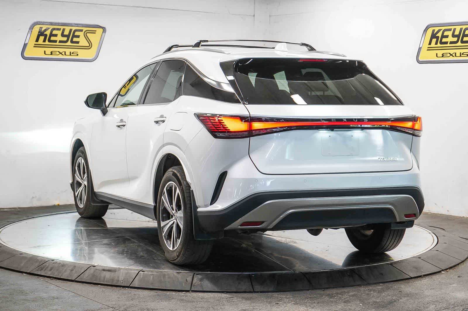 Used 2023 Lexus RX 350 Premium FWD image 2