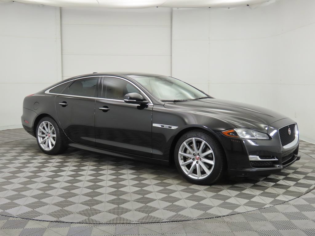 Used 2019 Jaguar XJ R-Sport image 3
