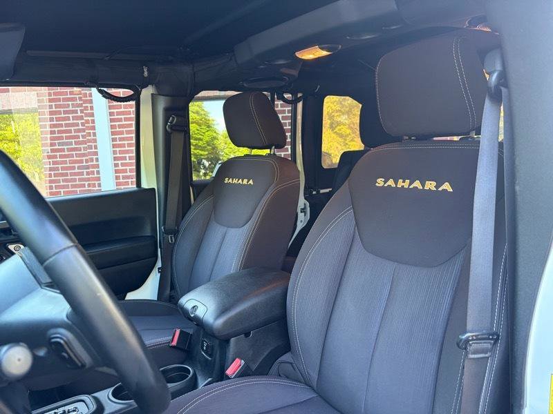 Used 2014 Jeep Wrangler Unlimited Sahara w/ Connectivity Group AWD/4WD image 35