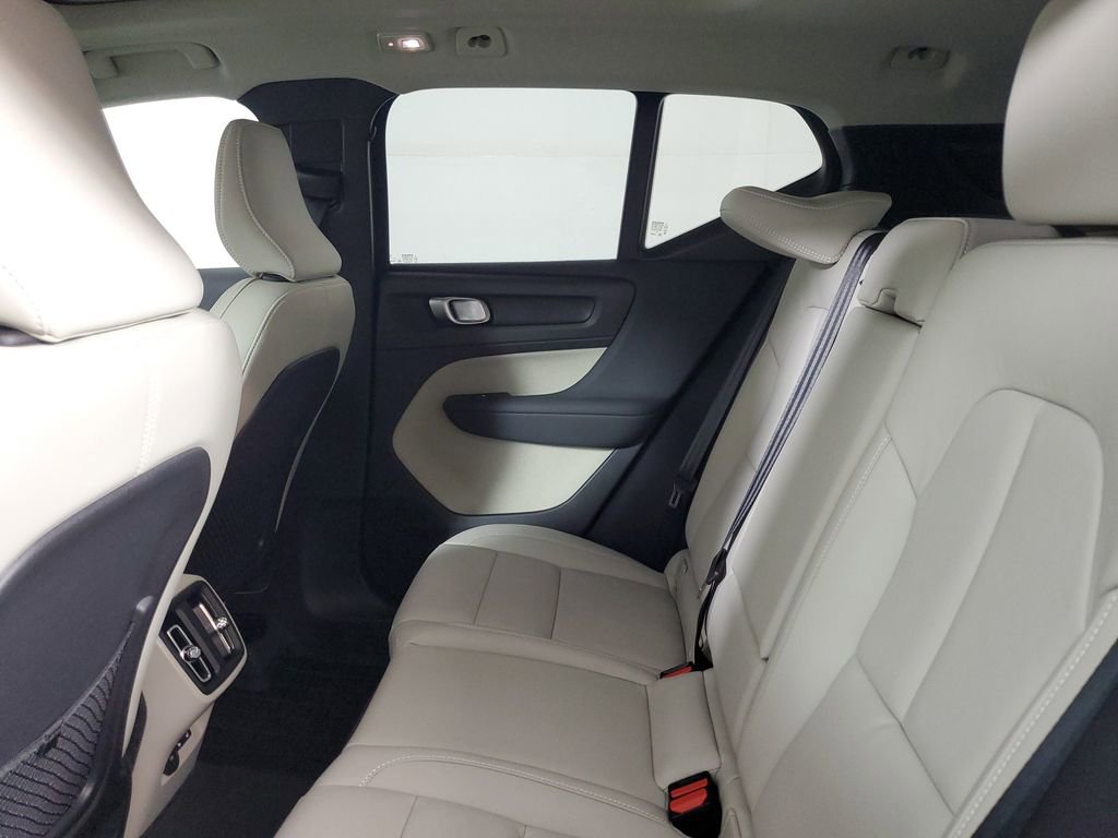 Certified 2026 Volvo XC40 B5 Plus w/ Protection Package Premier image 14