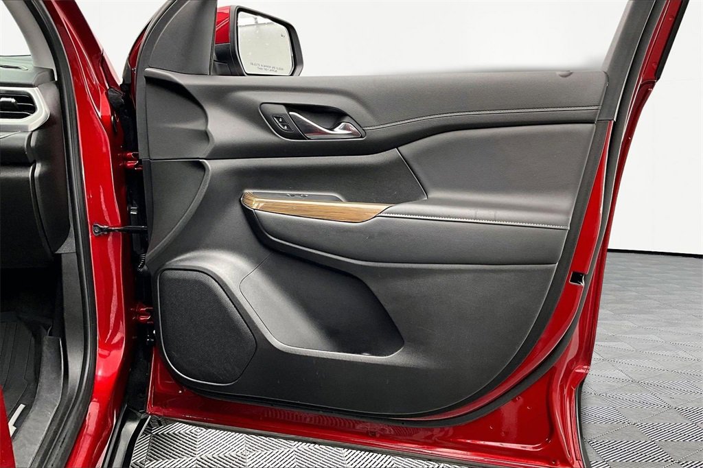 Used 2023 GMC Acadia SLE w/ Driver Convenience Package image 24