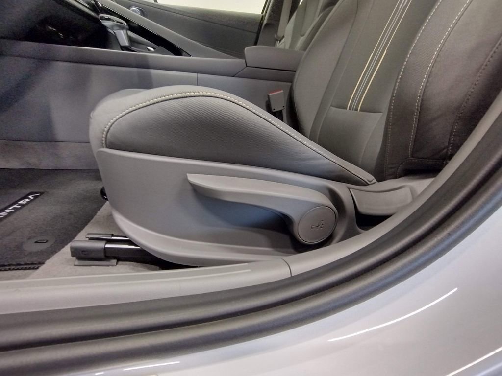 New 2026 Hyundai Elantra SEL Sport FWD image 17