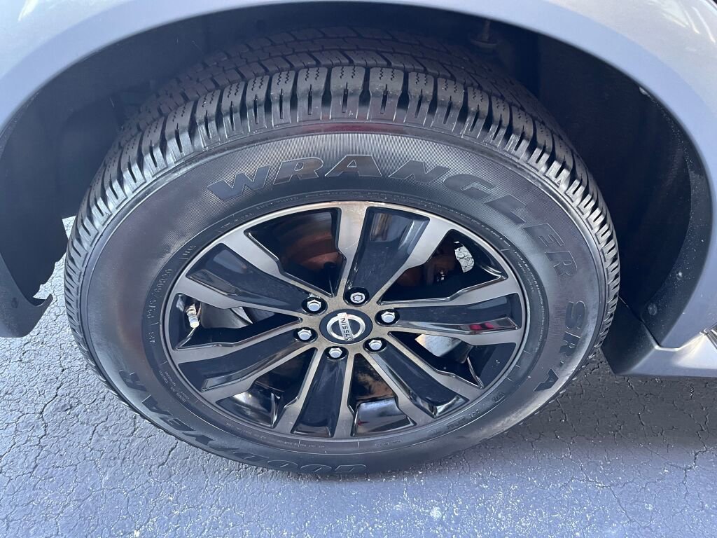 Used 2017 Nissan Armada Platinum image 27