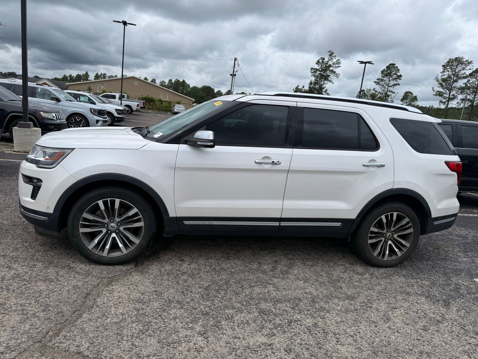 Used 2018 Ford Explorer Platinum AWD/4WD image 4