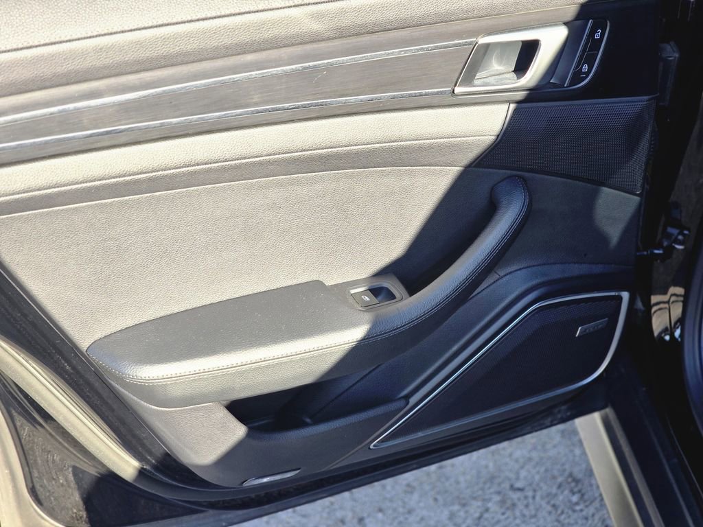 Used 2023 Porsche Panamera Platinum Edition image 10